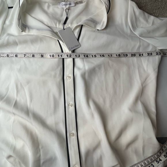Calvin Klein Women’s Off white Button Down Shirt with black lining Large NWT - Picture 4 of 11